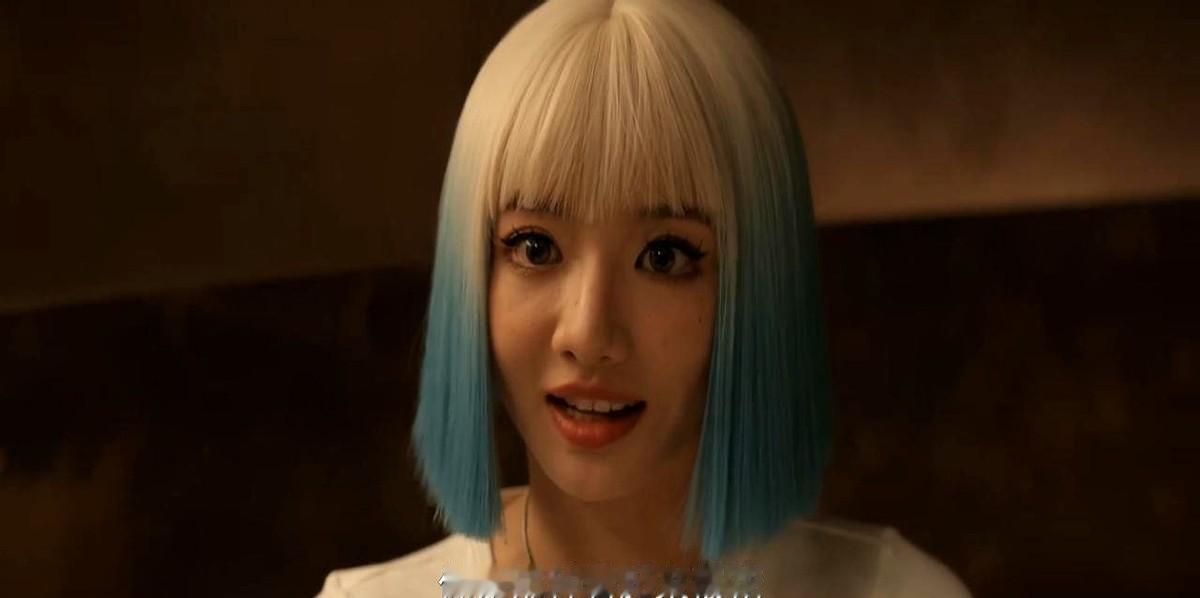 林喜柔一见到冯蜜，开口就问她最近有没有惹祸。这句开场白听着随便，其实紧张得要