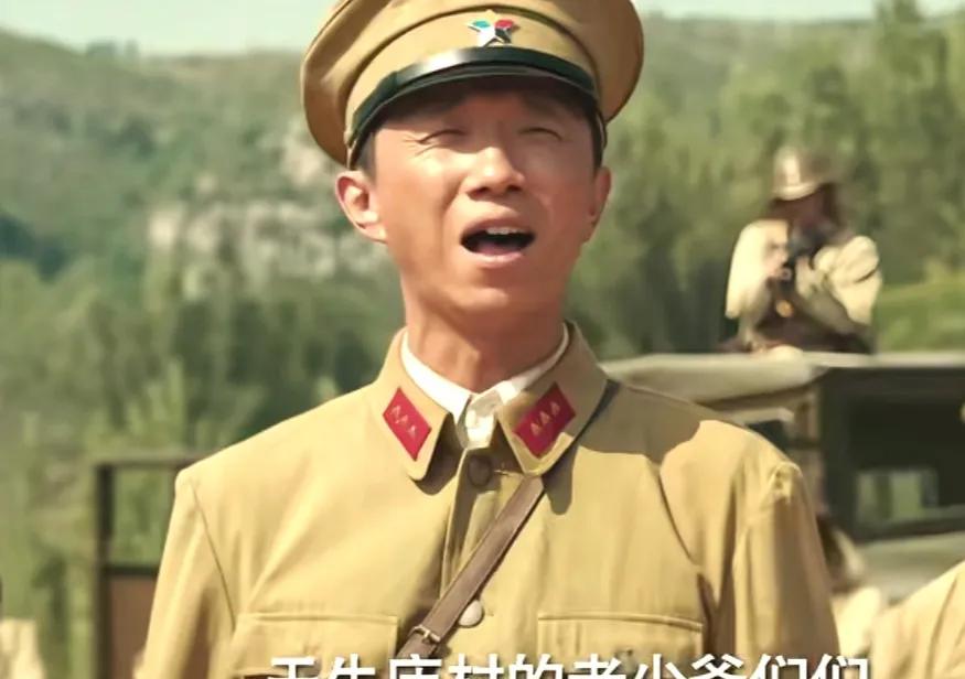 汉奸封腻味，差点烧死孩子！下一秒，大脚扑上去掐住他脖子。鬼子懵了，枪都没