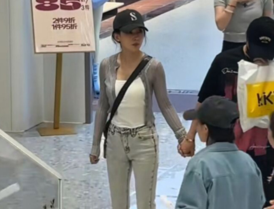 汪峰“移情别恋”的绯闻没出多久，正主终于回应了。在六月二十二的凌晨，汪峰深夜发