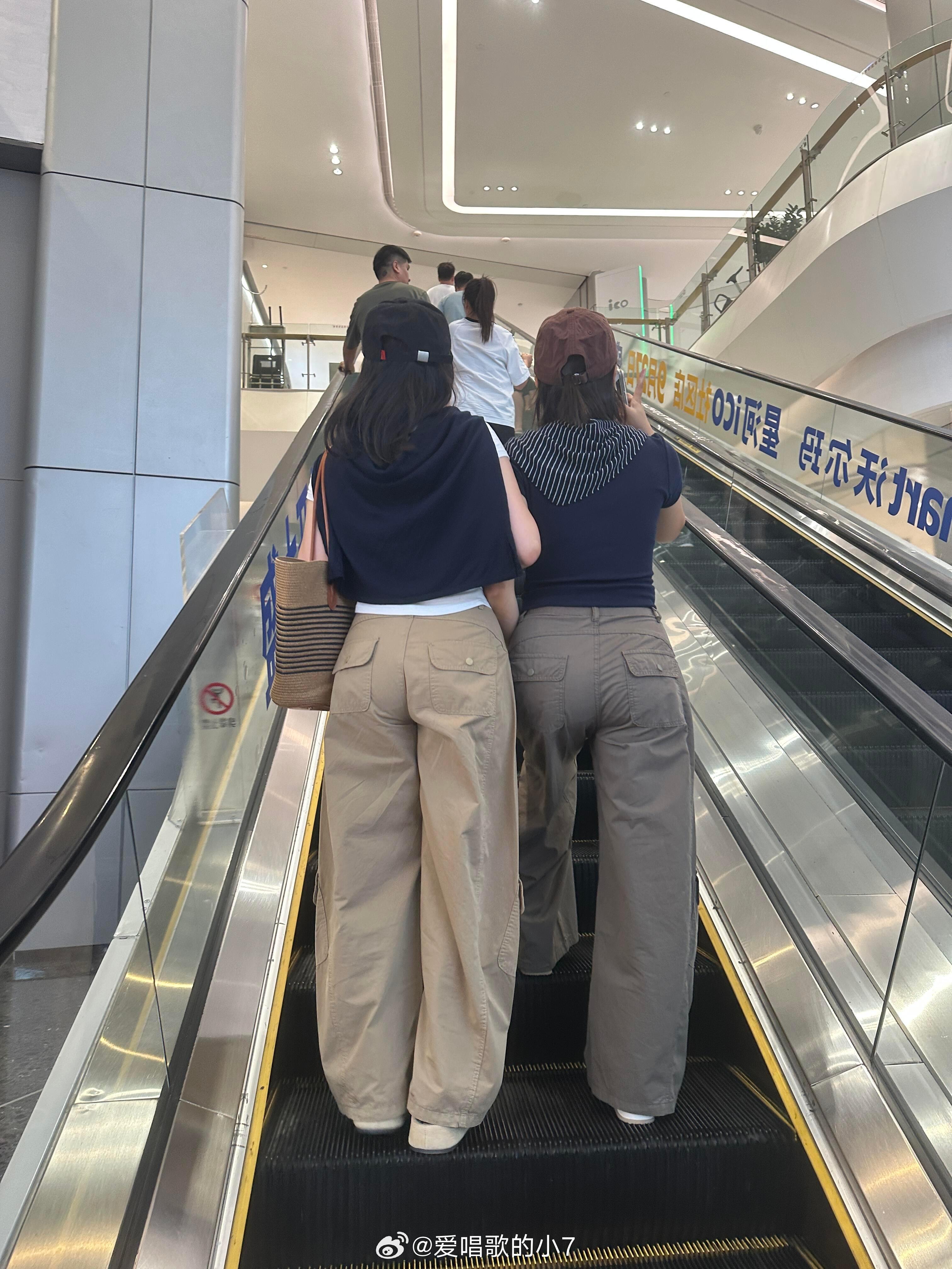 谁懂😭终于买到喜欢的阔腿工装裤了!!随手买的工装裤舒服炸了!今年秋天zui喜欢