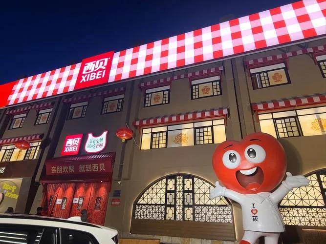 最近西贝因为预制菜的事儿口碑彻底翻车，还成了商业圈里的典型反面教材。这事儿根本不