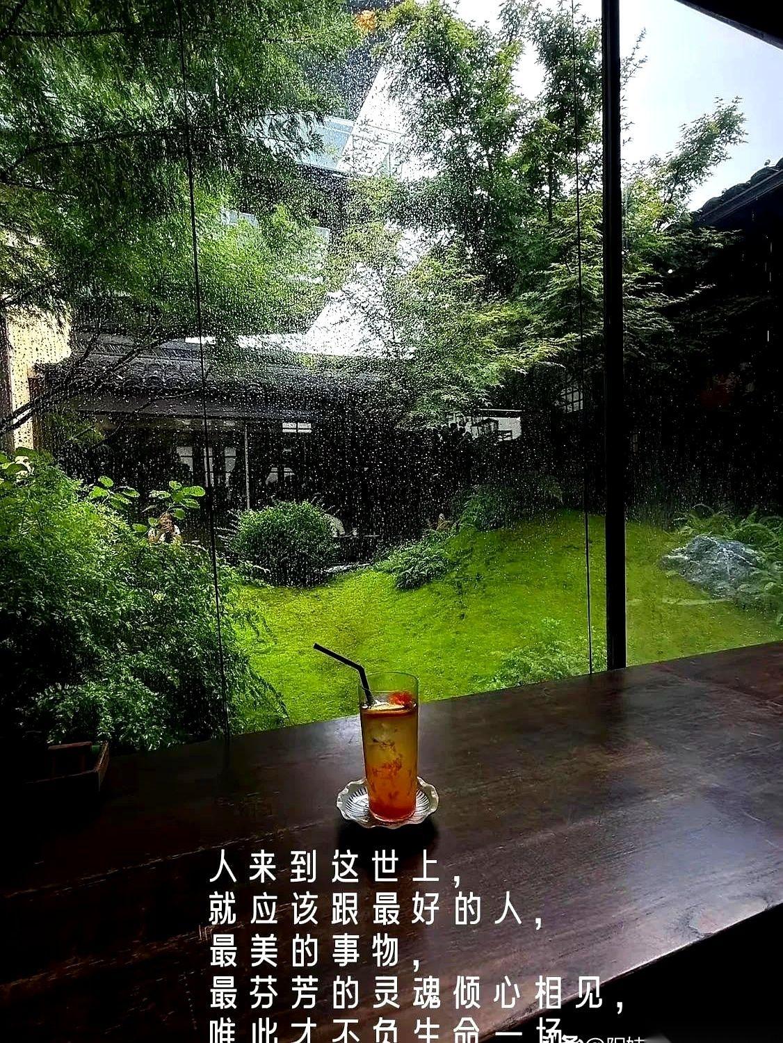 半年前，我硬生生降价，把手里的一套老破小“割肉”抛了。结果这半年过去，那个小区