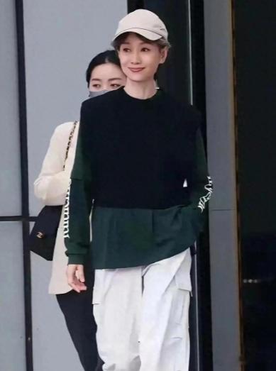 被62岁的叶童惊艳到了，松弛优雅，这状态说40岁也为过​​​