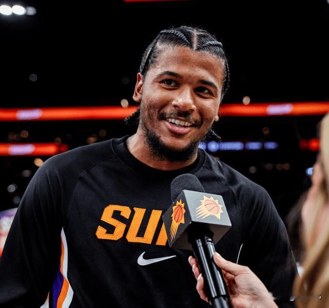 杰伦格林笑了！杰伦格林谈胜利：“赢下比赛的感觉很好，每场胜利都让人兴奋。”