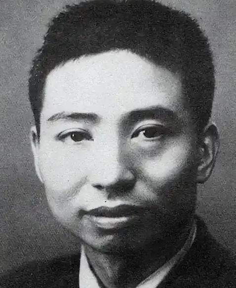 1946年，周总理在街上被一个孩子当众叫周伯伯，他却头也不回地走了。孩子委屈地回