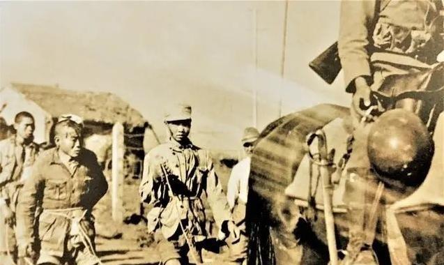 1941年11月，集中营的几个国军战俘在替日军喂猪时，由于好几天没有吃东西，实在