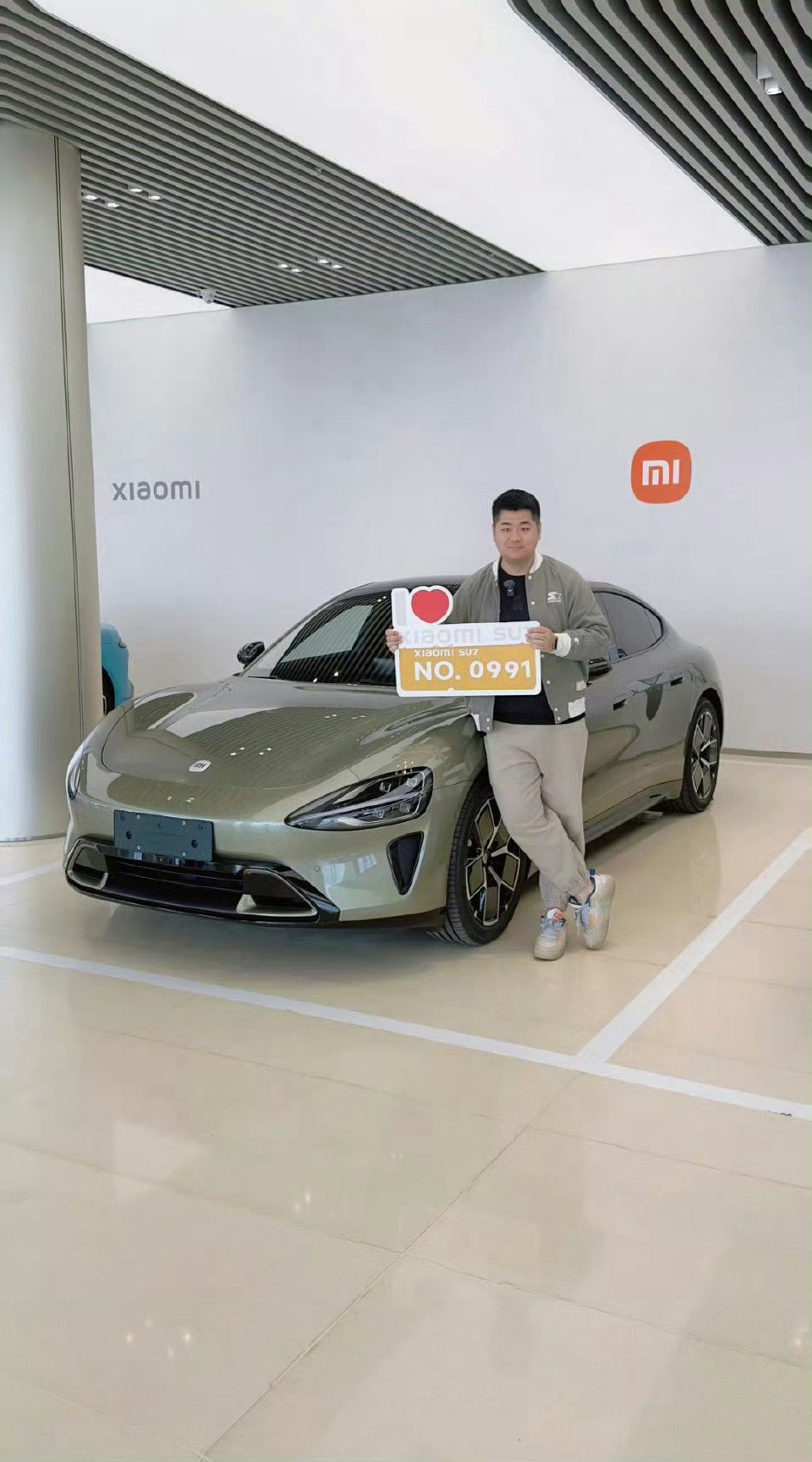 雷军确认第一代SU7停产买过两台SU7，一个最入门的，一个最顶配的，对于我了解电