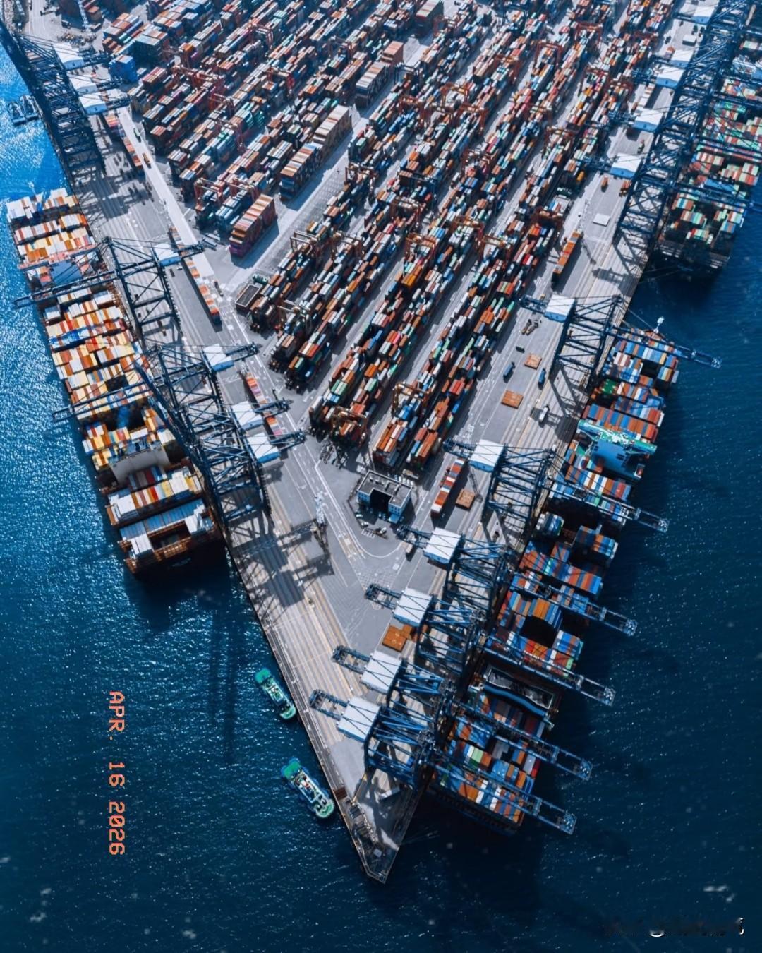 中国要求马士基和MSC退出巴拿马运河港口的运营，这步棋我认为走的太对了。根据