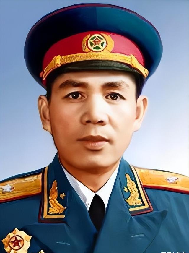 1975年1月，总政治部通知王平赴北京参会。恰好南京军区司令员丁盛也要动身进京，
