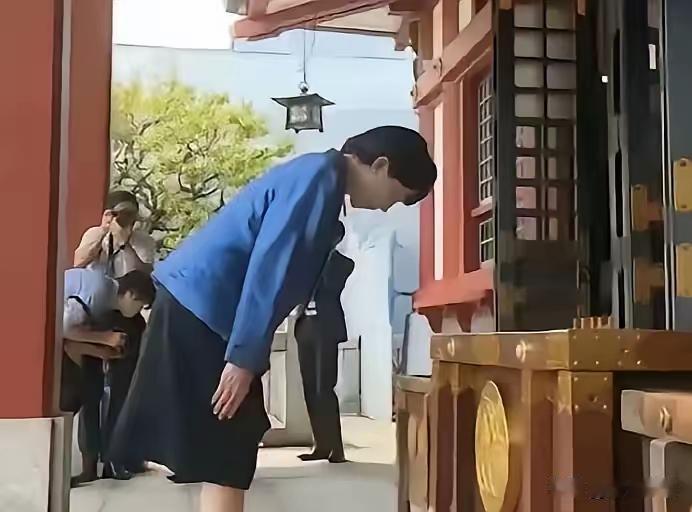 高市早苗若今日拜鬼，中方应以实际行动回应挑衅12月26日清晨，东京的