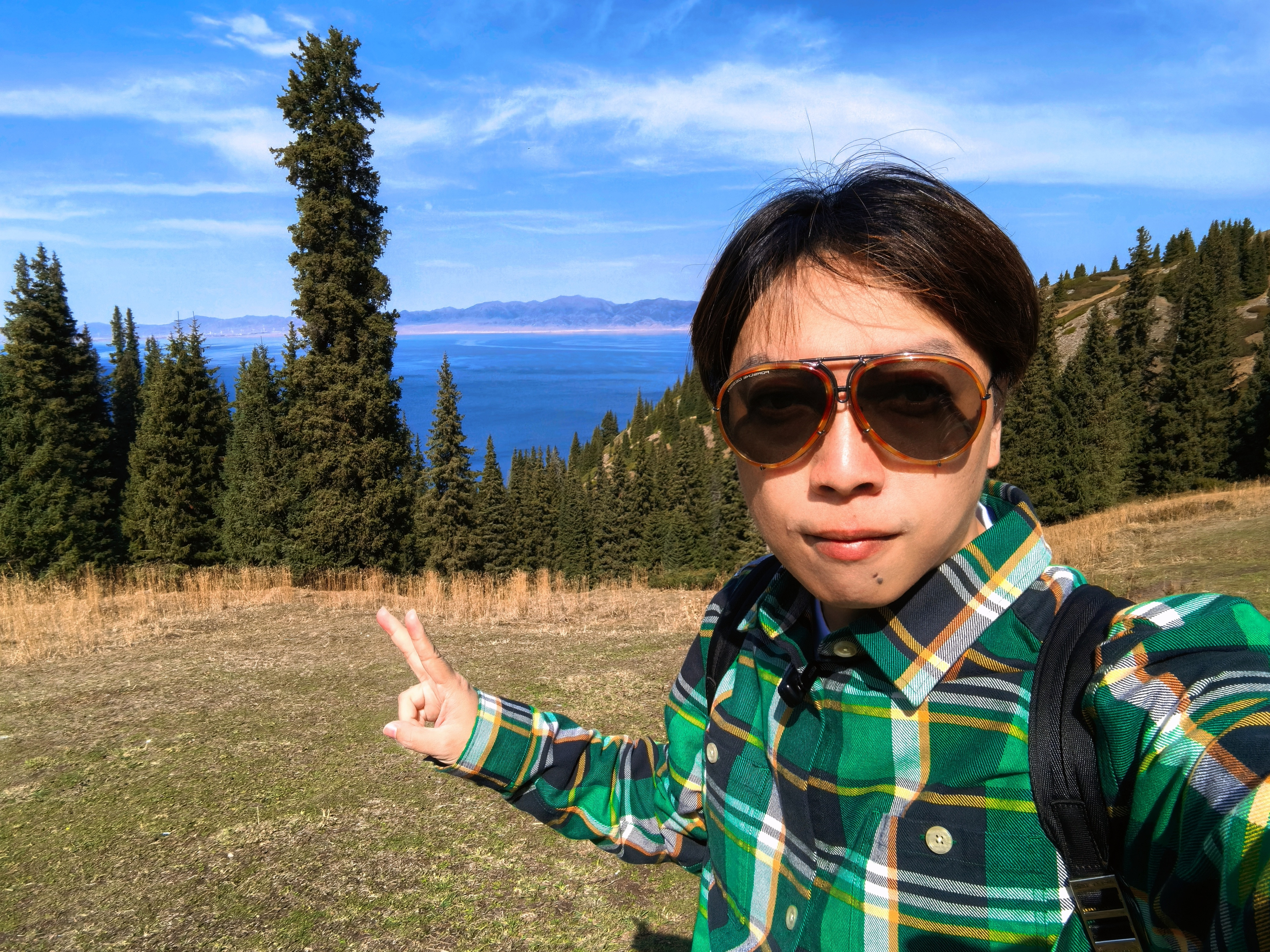 宝马X之旅是一段人与车的交流，也是一场人与自然的碰撞，赛里木湖的美景值得反复品味
