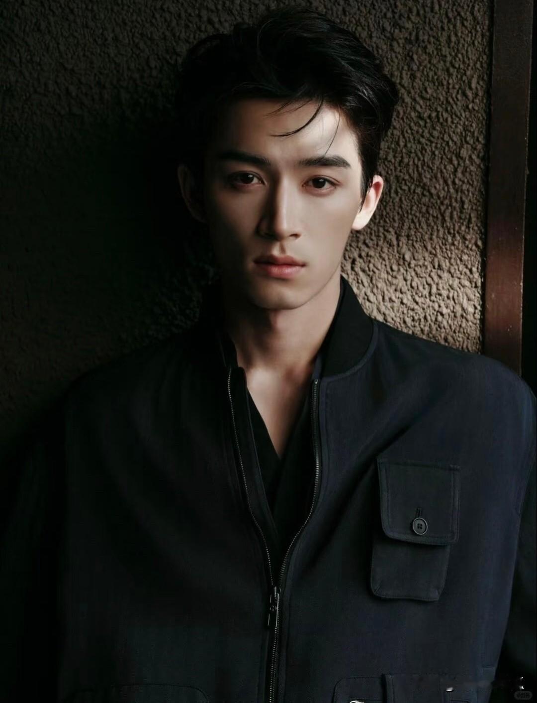 肖战没有想到王一博也没有想到六年过去了，王星越还能注意到博君一肖的译文，吓得