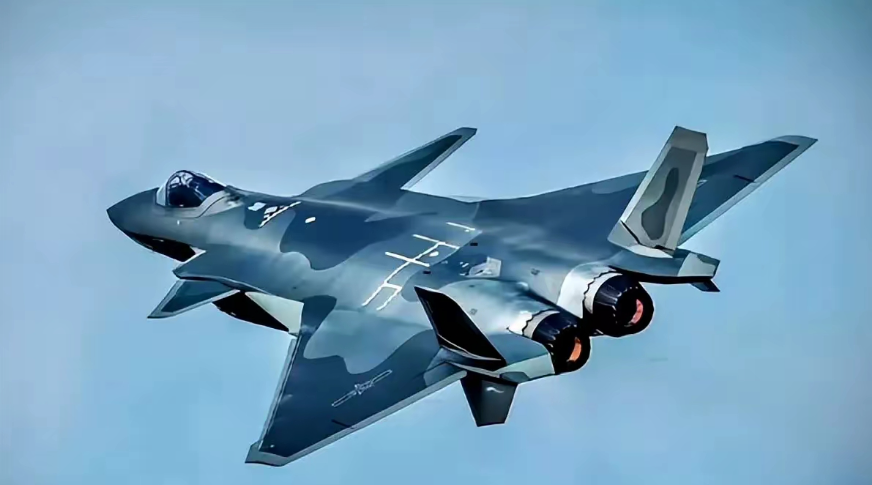 93阅兵令法国网友破了大防，原本认为阵风打不过歼10也就算了，歼10毕竟很强，在