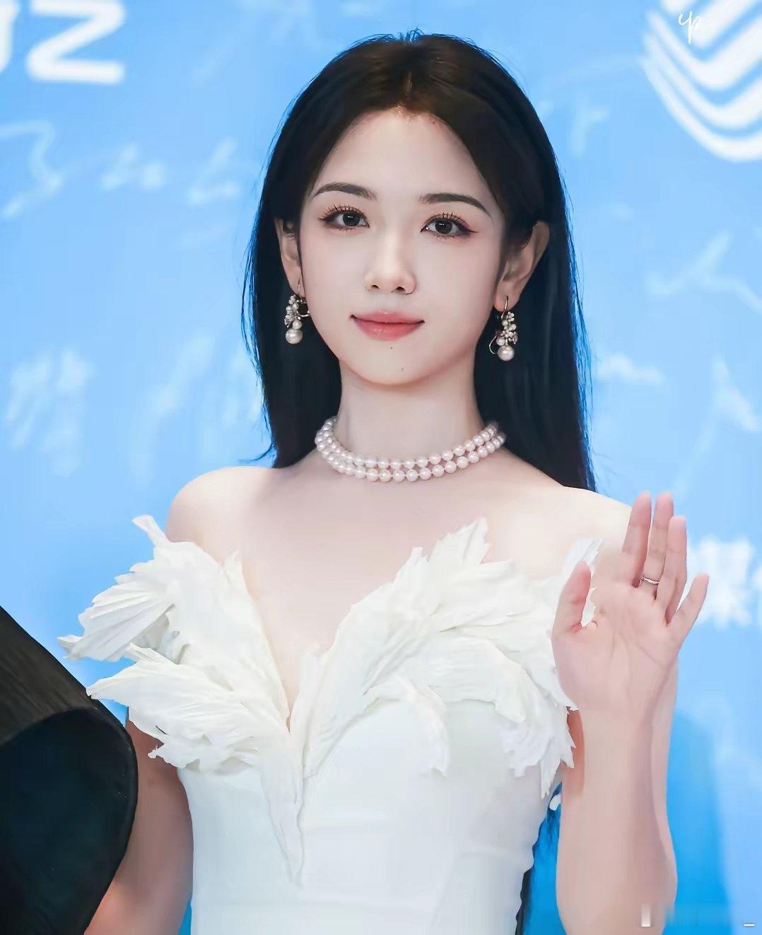 明眼人其实都能看得出来。​代露娃之所以不被大家同情的原因。​不是因为明星的收入很高，而是因为她所谓的