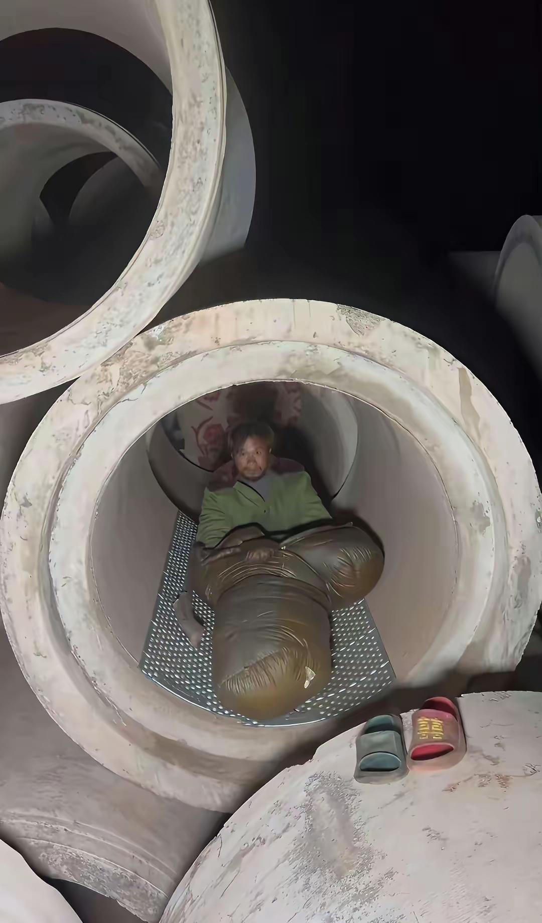 只要每天能够有口吃的，住在这里也很好，空气好没有污染，就是冬天难熬，应该想办法去
