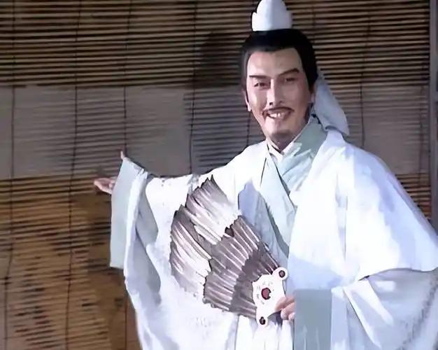 诸葛亮是干部子弟、士人、国士，三层身份全是史料实锤易中天在《品三国》中一句