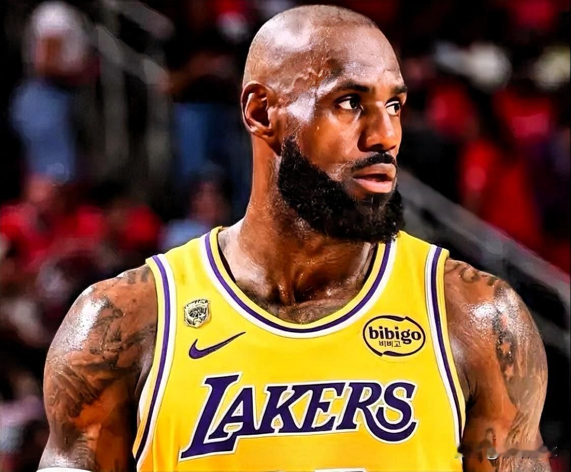 阿里纳斯爆出惊人言论：詹姆斯的很多超巨队友跟他合作时根本不是超巨！近日，阿里