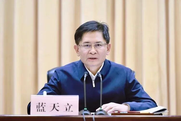 广西壮族自治区政府原主席蓝天立被公诉: 在党内搞拉帮结派, 结交政治骗子