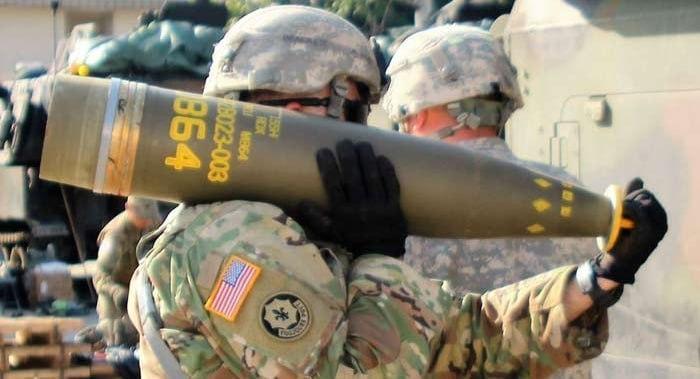 乌军在对列宁格勒州的袭击中，首次使用美国制造的集束炮弹改装远程无人机。被击落