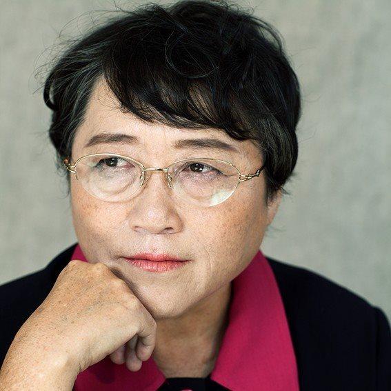 性学专家李银河说：“做老婆的，别管男人跟谁睡，他出去了，不在你身边，你管他