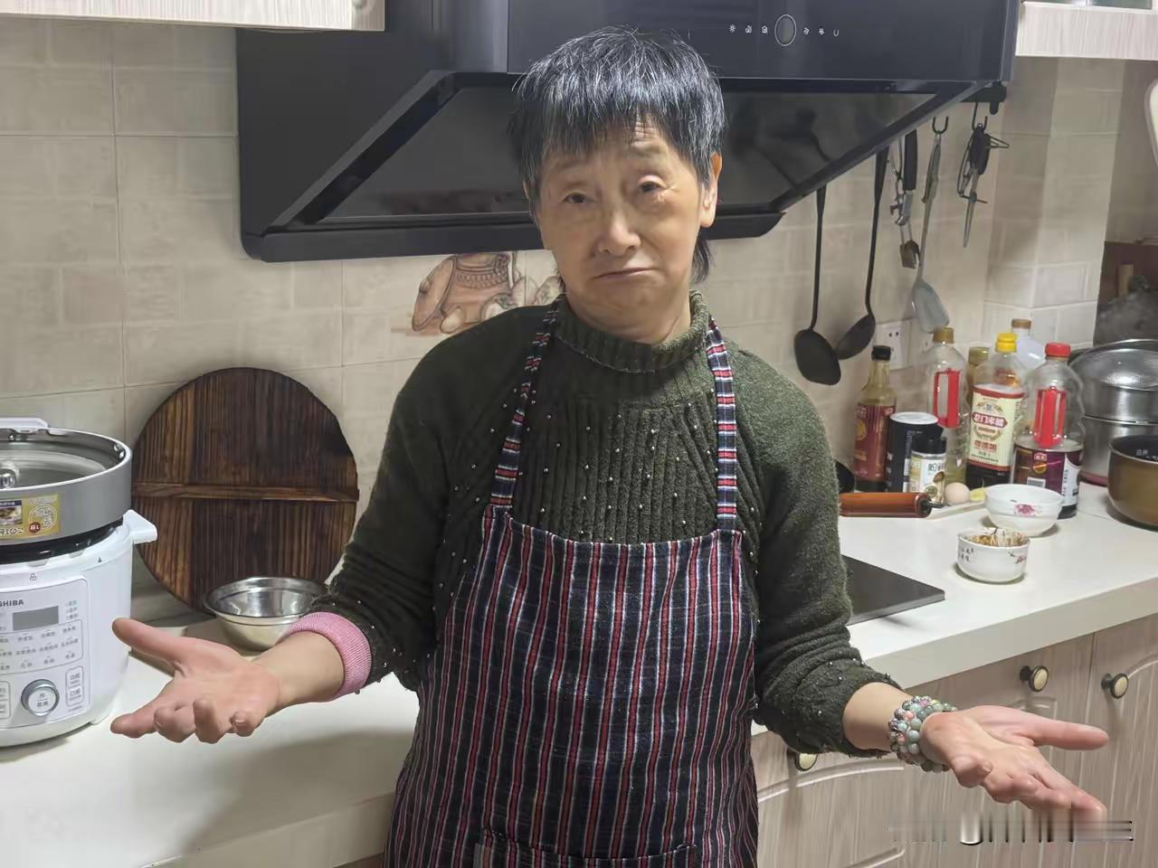 七八年前，在我妈身上发生过一件丑事，我妈到现在都难以启齿，对于我妈来说一直是她身