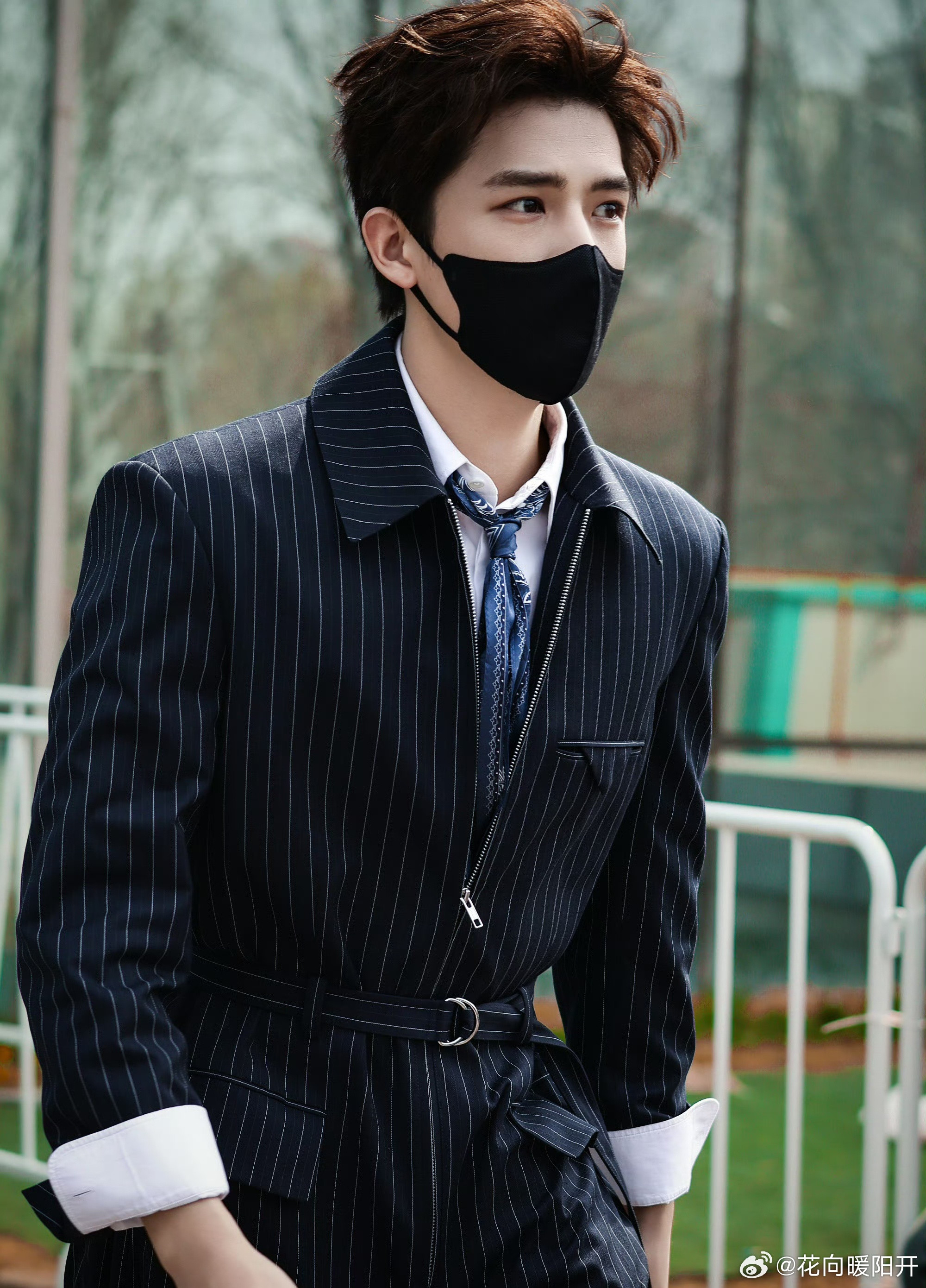 拍成这样都能一秒认出王安宇王安宇你真帅的轻轻松松，粉丝认出来也可以轻而易举，这样