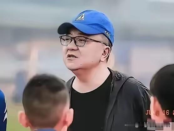 当足球小将章俊睿的父亲接受采访时说出了这句话之后，外界看清了董路真实的面貌。记