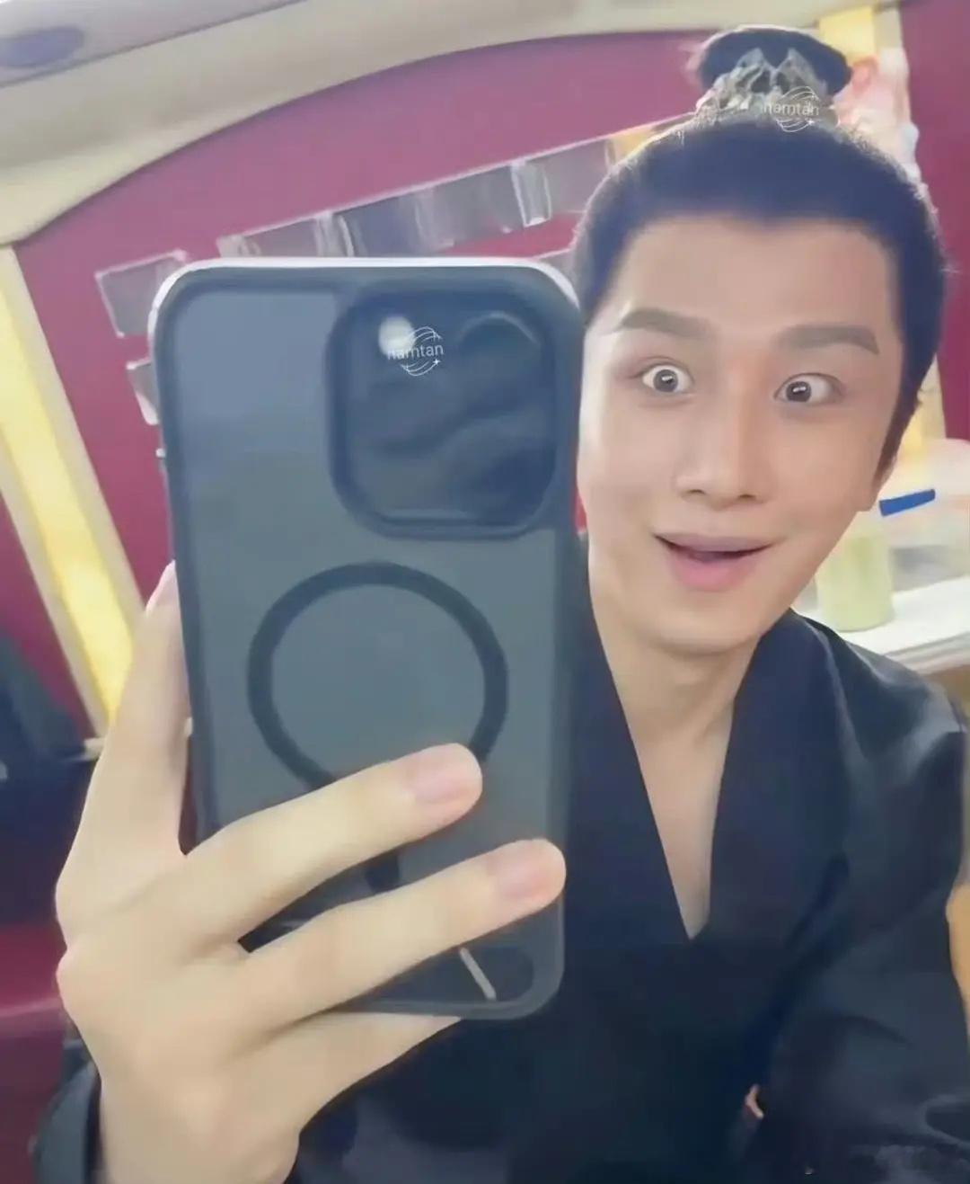 成毅私下搞笑男无疑了