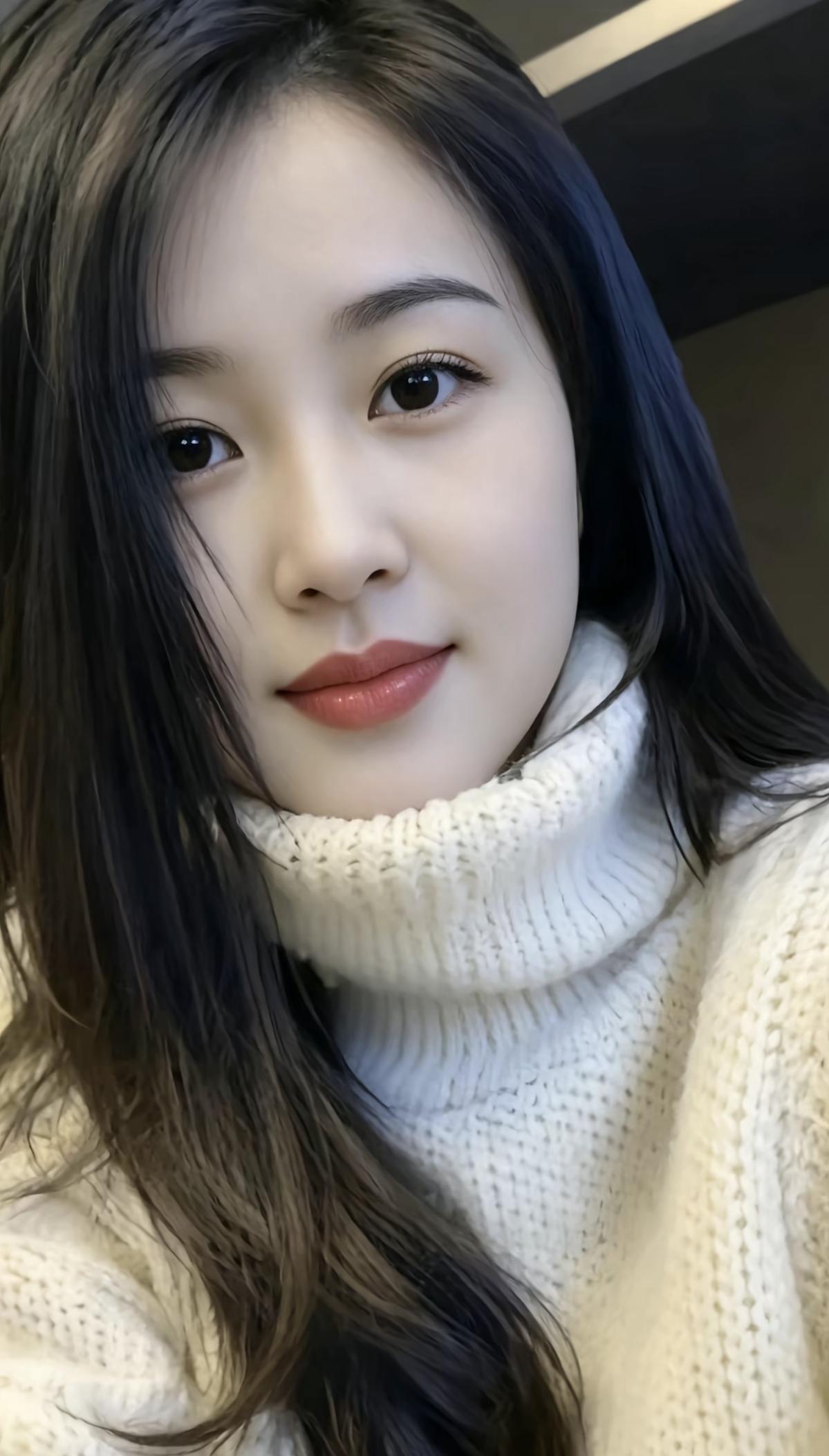 美人一笑似花开，双眸含笑倩人怀。