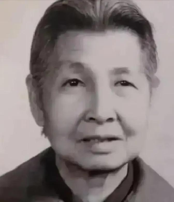 江西一孤儿成年靠乞讨为生，在他23岁时，突然从中央来了一批人：“我带你找妈去，你