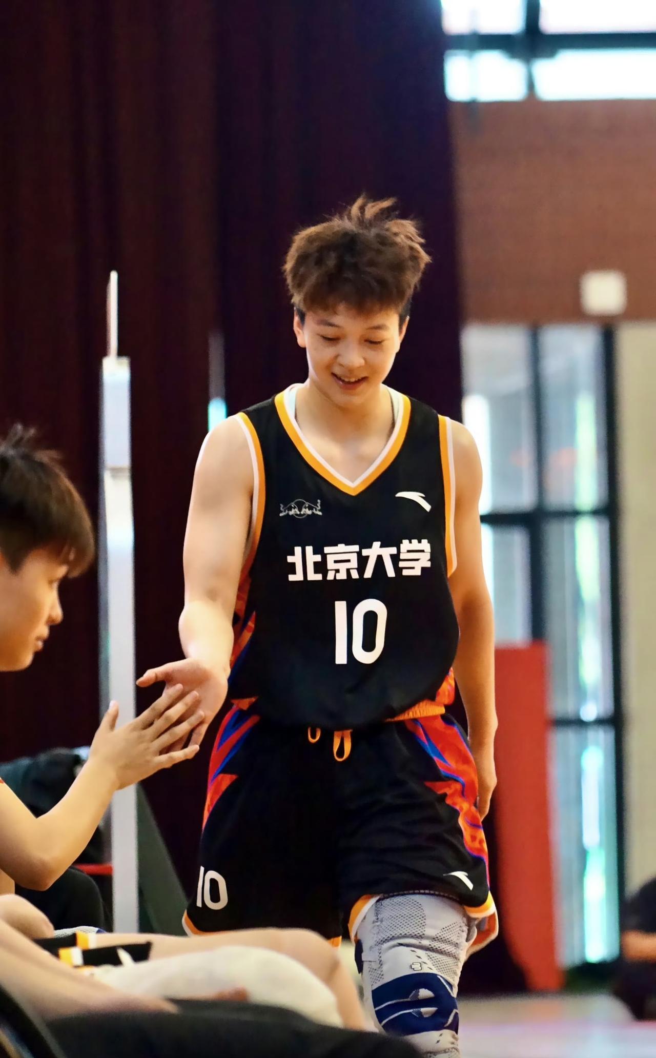 望一个准绝杀能使伍湘琳实现蜕变！昨天晚上，上海女篮队伍当中的新人，即4号后卫