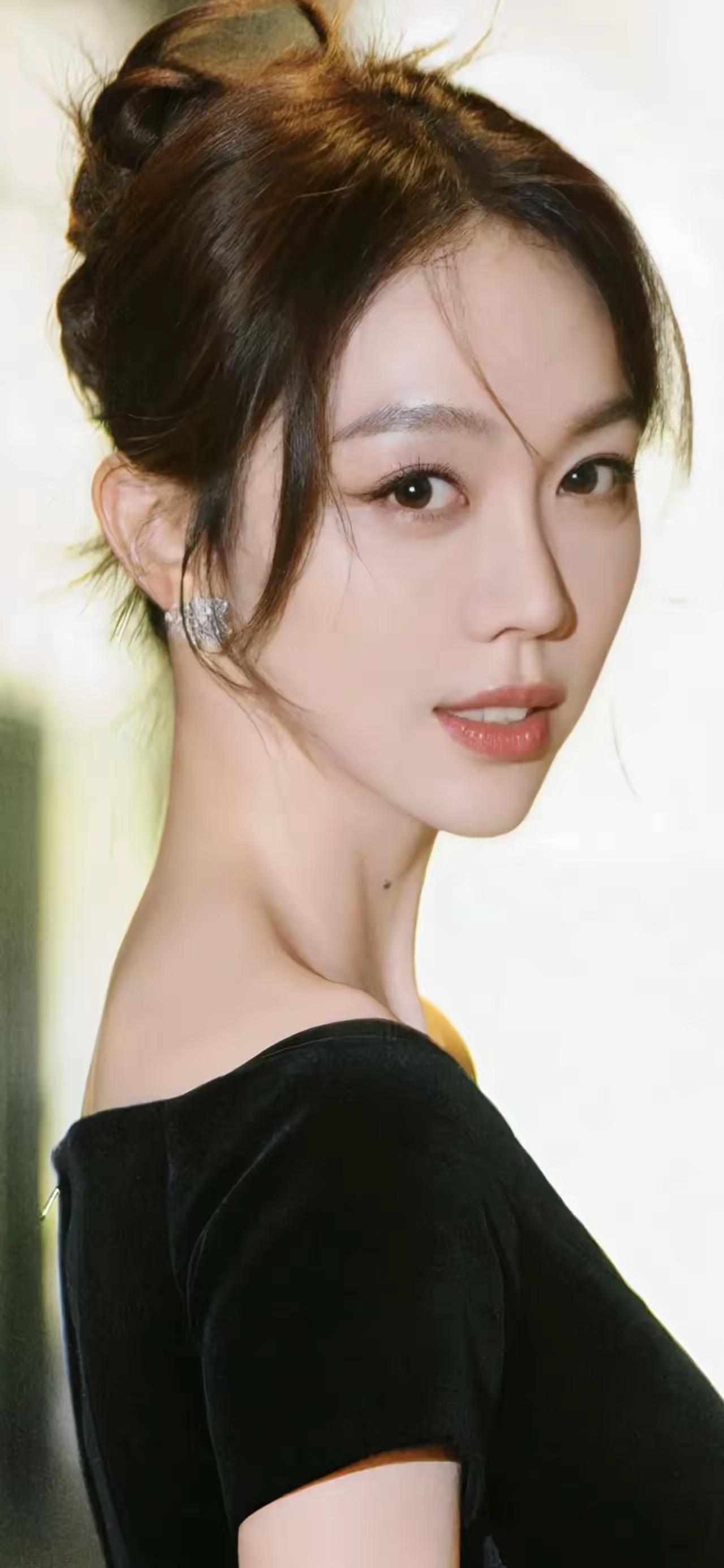 姜妍四十岁啦身材和颜值都是别人可望而不可即的存在