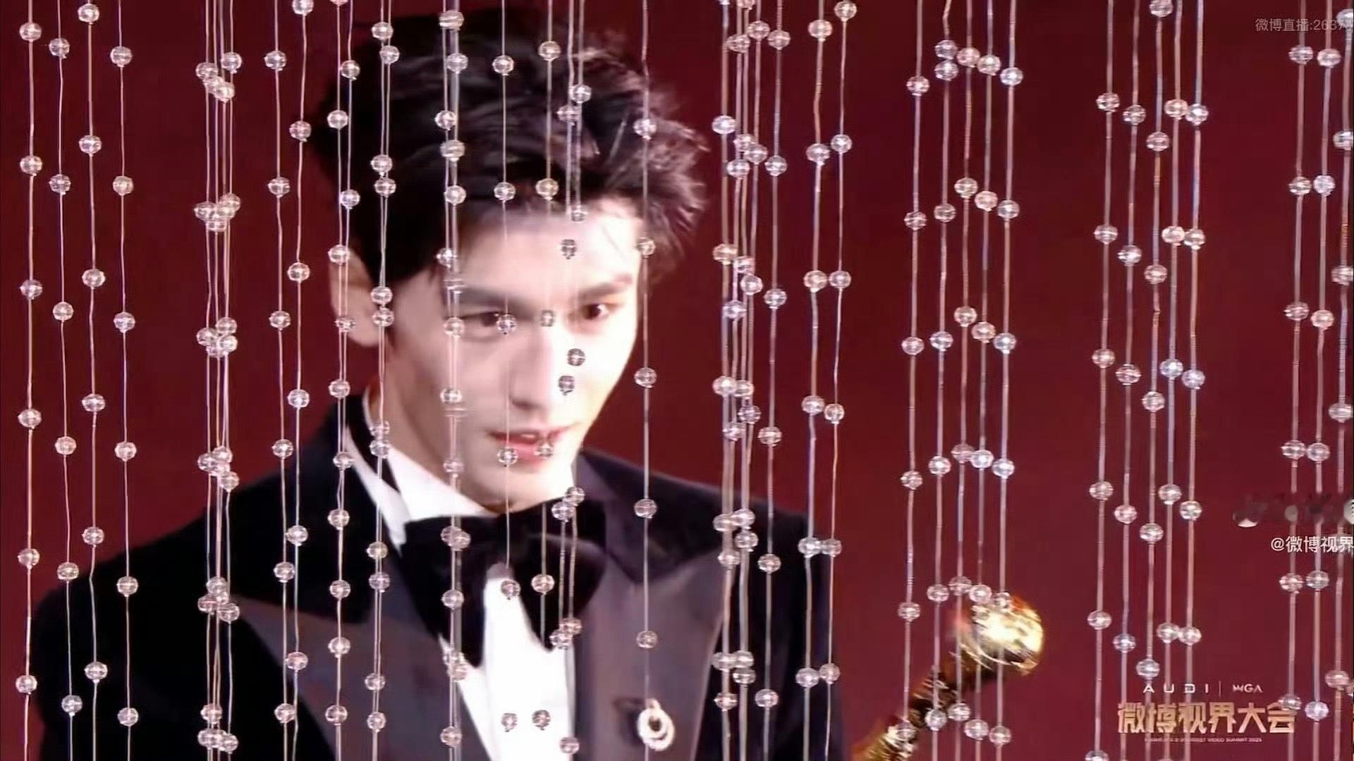 谁懂张凌赫甩权杖那一下天选bking不是说说而已​​​