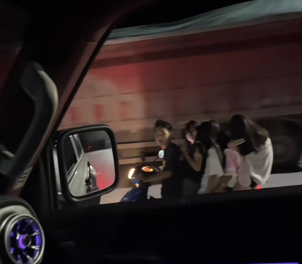 我羡慕他的同时他也在羡慕我