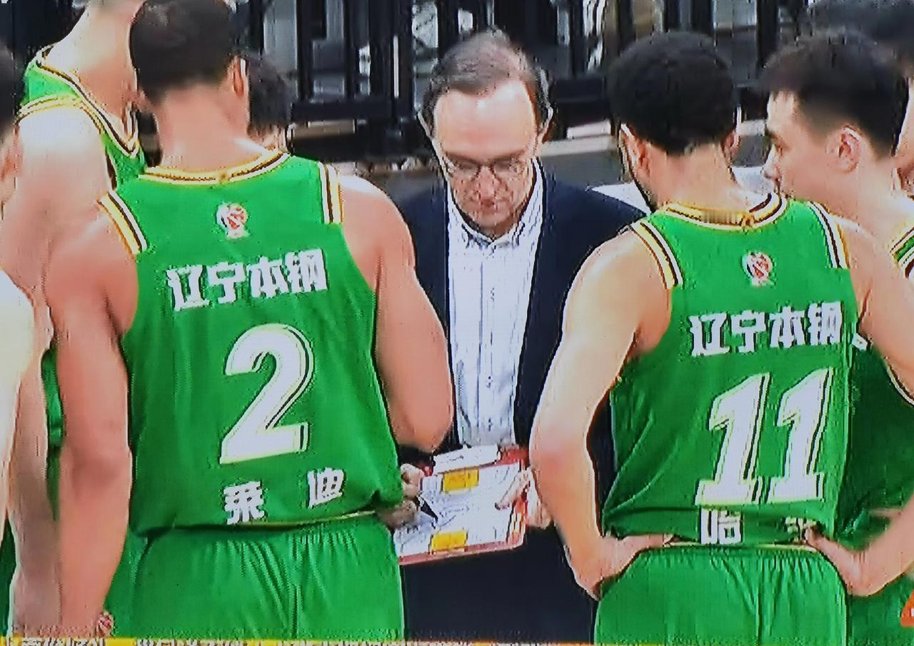 乌戈这三句话说的真不愧是名教。有人问乌戈如何看洛夫顿、斯佩尔曼、韦瑟斯庞发脾气