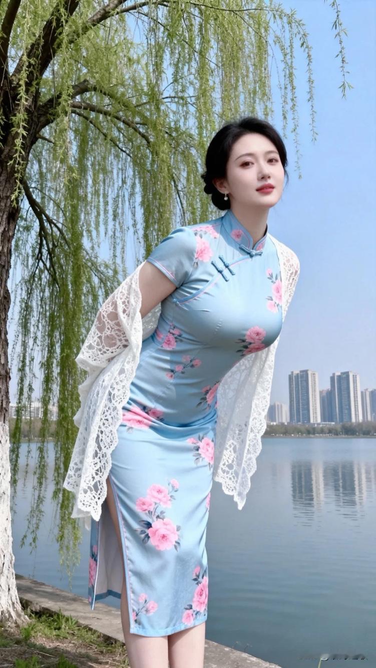 湖畔边，一袭粉色旗袍简直美炸了！那粉色花朵点缀其上，瞬间让旗袍有了灵魂，东方韵味