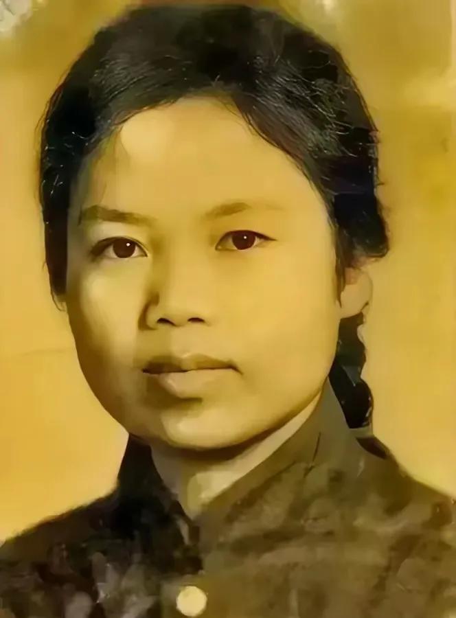 做人不能做曾昭银。1969年，知识青年李九莲在给男友的信中，表达了对时局的看法