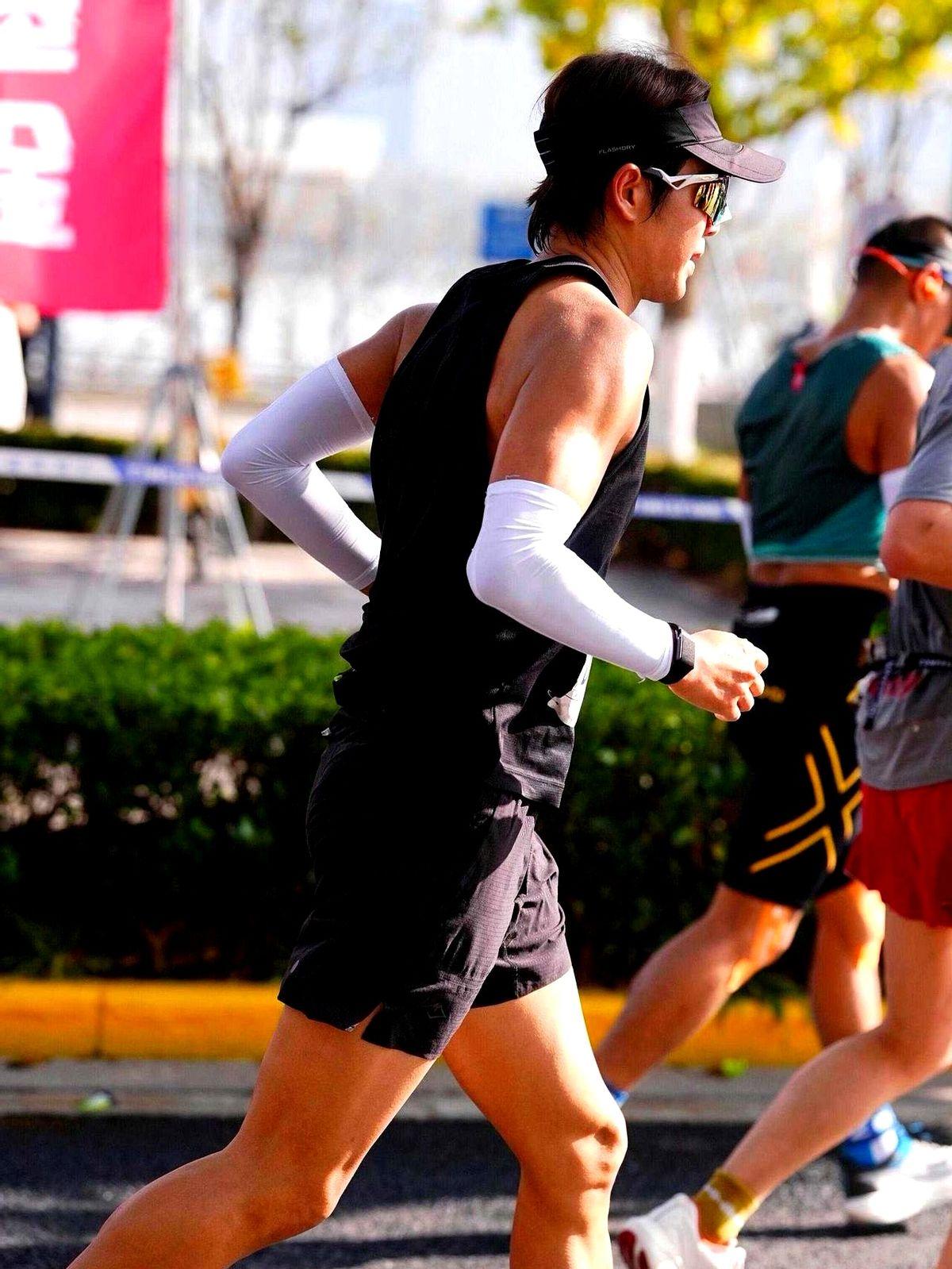 谁懂啊！51岁的钟汉良演男主还能让观众磕到上头，这性张力真不是盖的！最近刷到