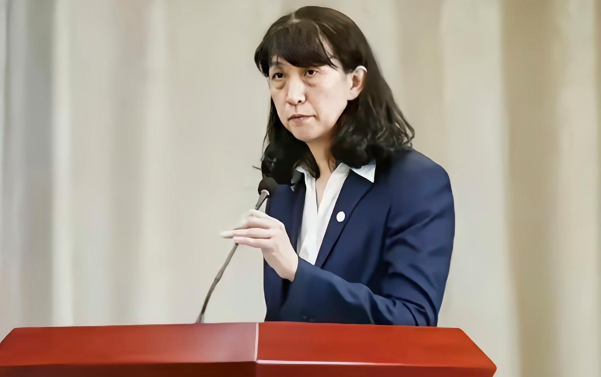 赖亚文主任公开表态，给赵勇吃下定心丸，确认他继续担任女排主教练。亚锦赛主场丢