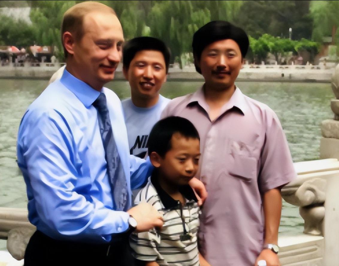 普京专机刚落地北京，红毯这头还没走完，外媒突然放出个让人猝不及防的寻人消息：这位
