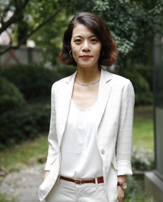 复旦大学陈果曾说：“如果一个女人能和一个婚内的男人，保持长久的关系，不是因为两个