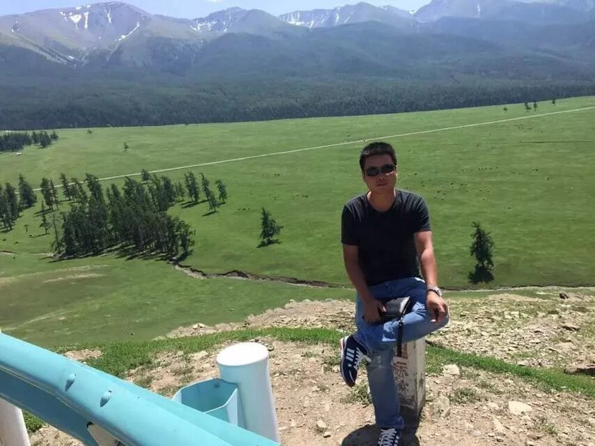 不到新疆感觉不到中国的地大物博。到了新疆，感觉哪里的景色都是无与伦比。新疆七年，