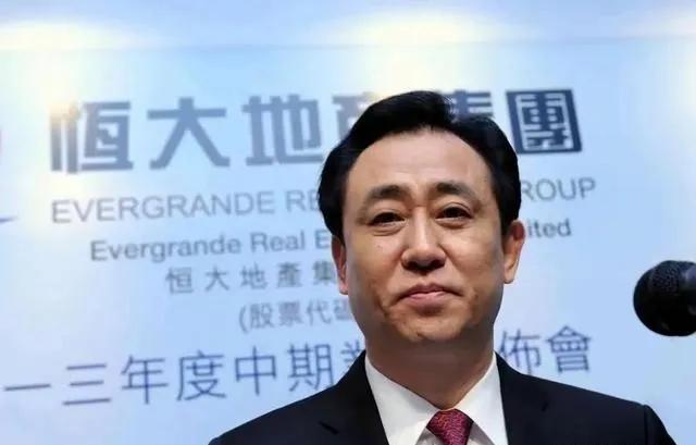 许家印实在是太聪明了，恒大暴雷后，眼看着2万亿的负债已经还不上了。而许家印造了一