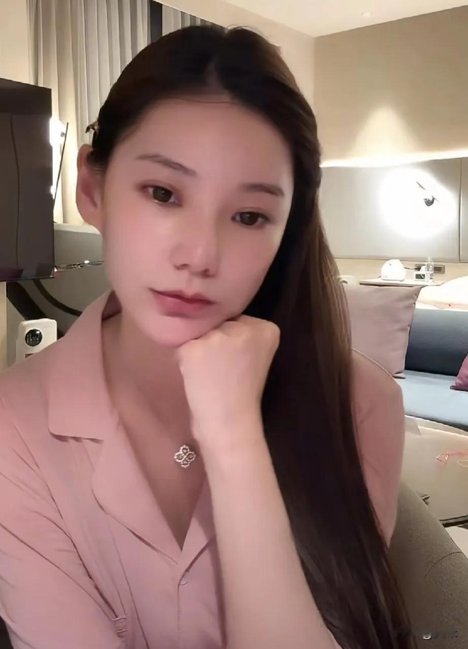 张兰可以晒小汪宝了！马筱梅说了，小汪宝可以随便拍，但小玥儿和小霖霖的背影都不能