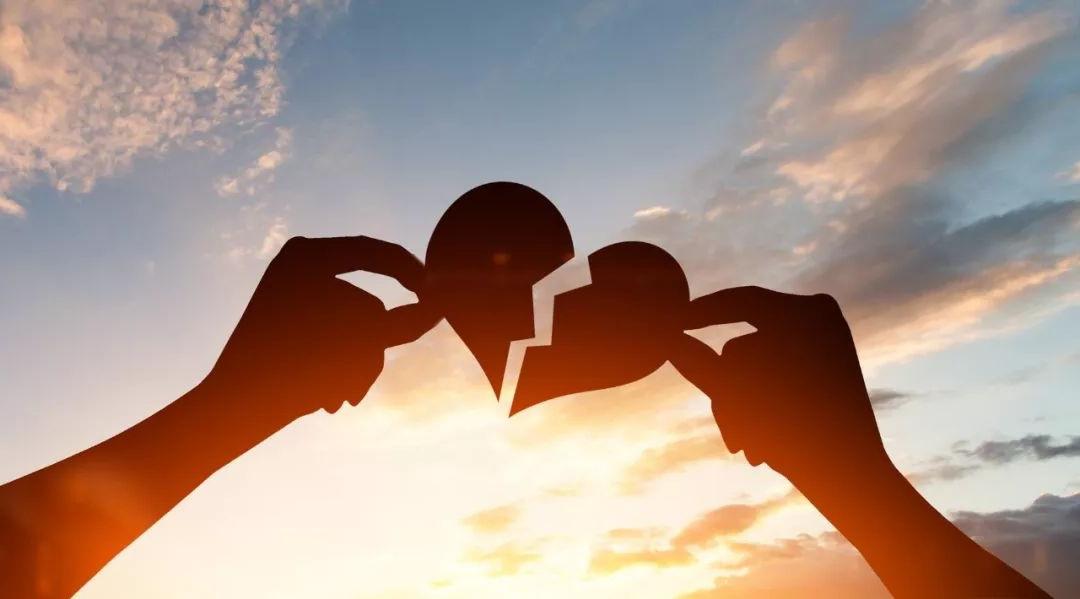 并不是每个人都拥有出轨的资格，这事儿讲究天时、地利、人和。感情的世界，没有绝对的