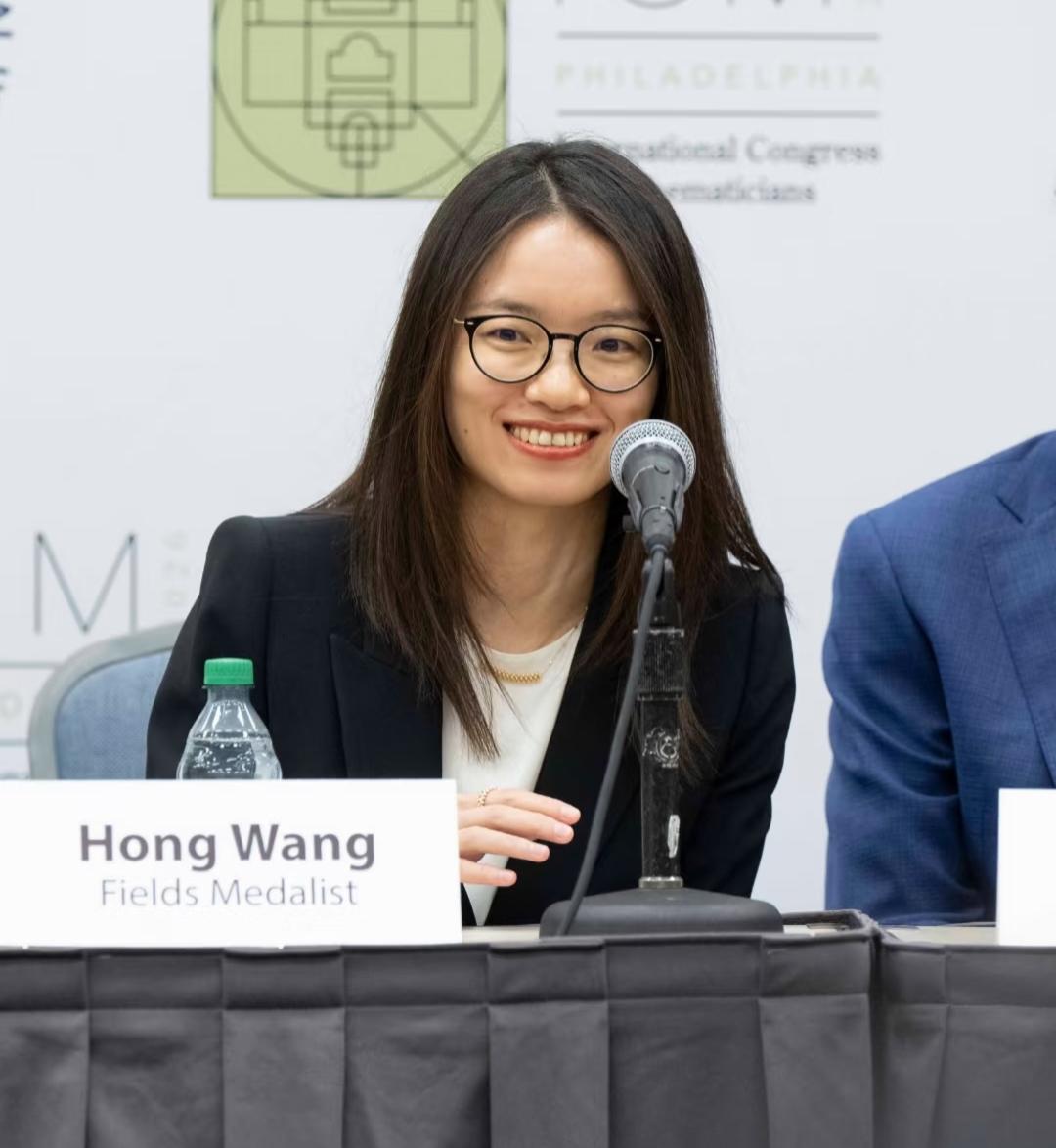 王虹刚捧起菲尔兹奖讽刺的一幕就上演了她在国内待过的每一站简直像听到了发令枪