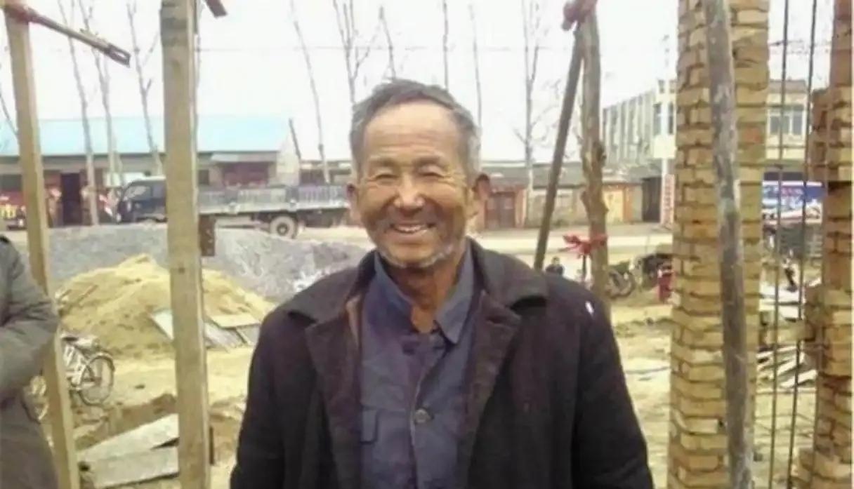 北京一流浪汉因无暂住证被送进收容所，填写籍贯时警察瞬间呆住"您就是大名鼎鼎的杞县