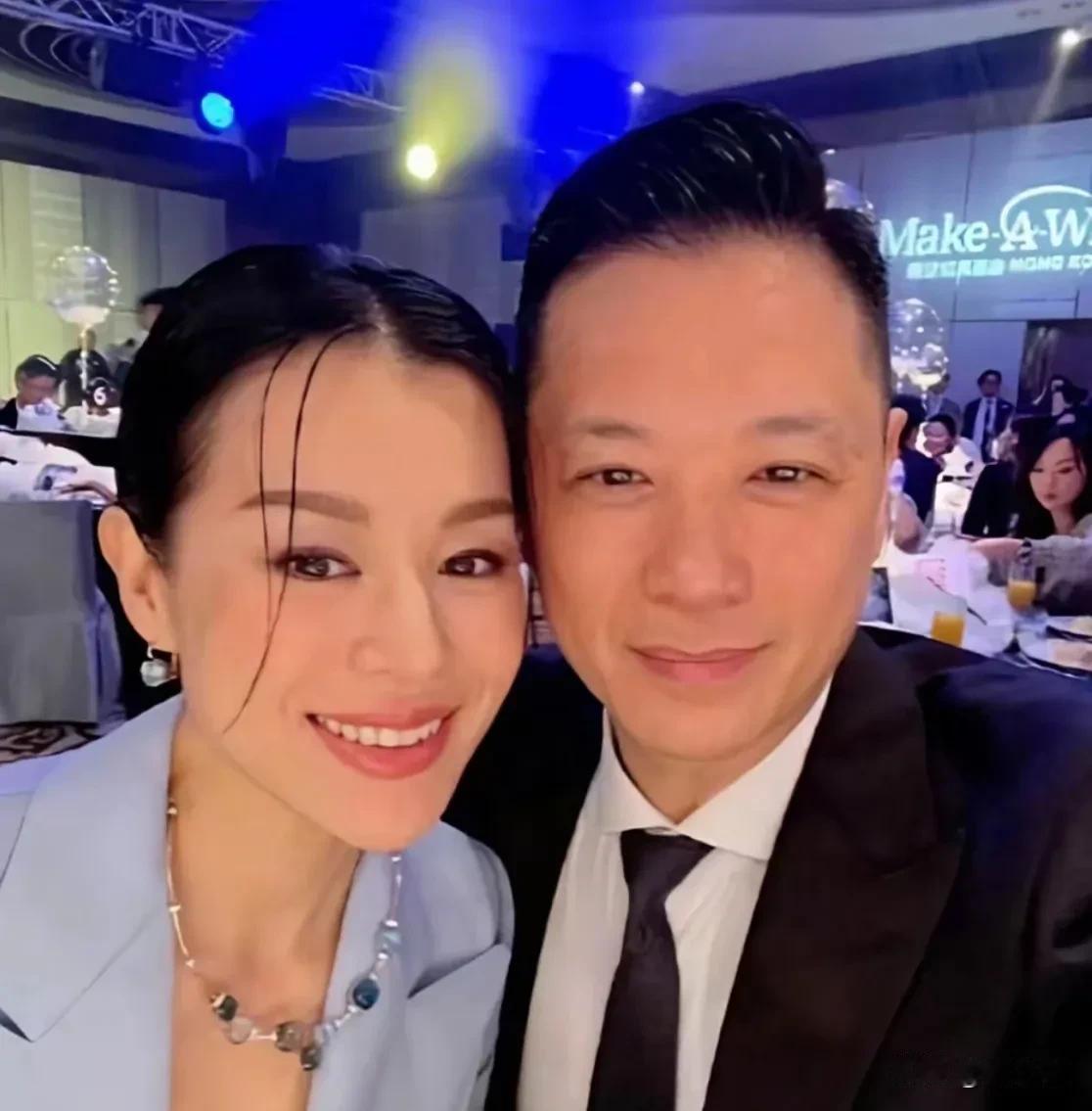 胡杏儿再怎么样，她也不是一般人，因为能考上国外名牌大学的人，条件不会差，自身素质