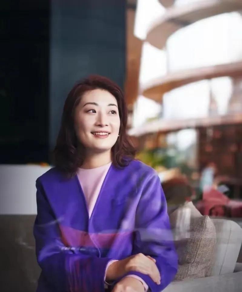 睡觉前，又刷到猛料：宗馥莉叔叔与姑姑都是后妈生的，后妈目前在世。难怪宗泽后一直
