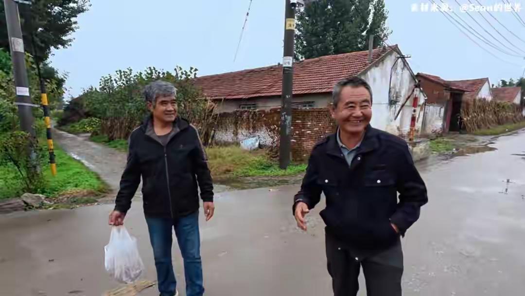 50岁杭州男子驱车10小时赴山东寻亲，村口随口一问：竟遇上亲堂叔！“手都麻